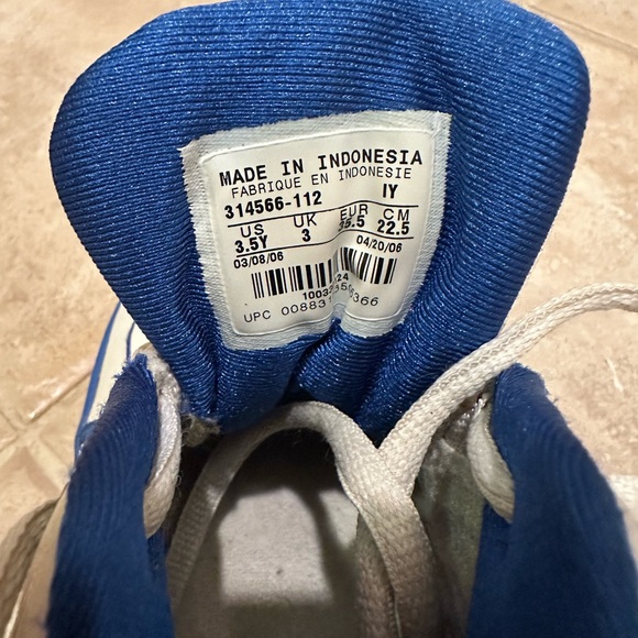 Nike Up Tempo high top basketball sneaker shoe. Size 3.5Y. - Picture 5 of 5